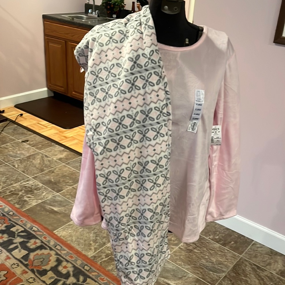 Ladies Croft & Barrow pajamas